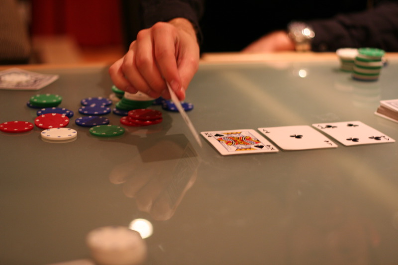 THE BASICS OF ONLINE POKER