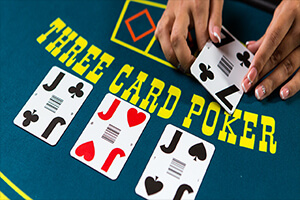 ONLINE POKER VS LIVE DEALER POKER: WHICH ONE TO PLAY?